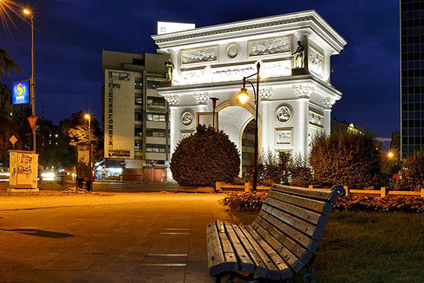 Porta Macedonia, Memorial arch